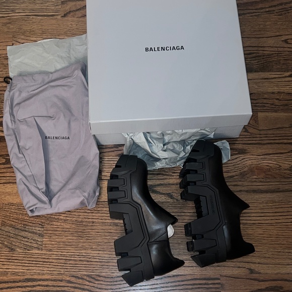 Balenciagia (SOLD) - Picture 1 of 7